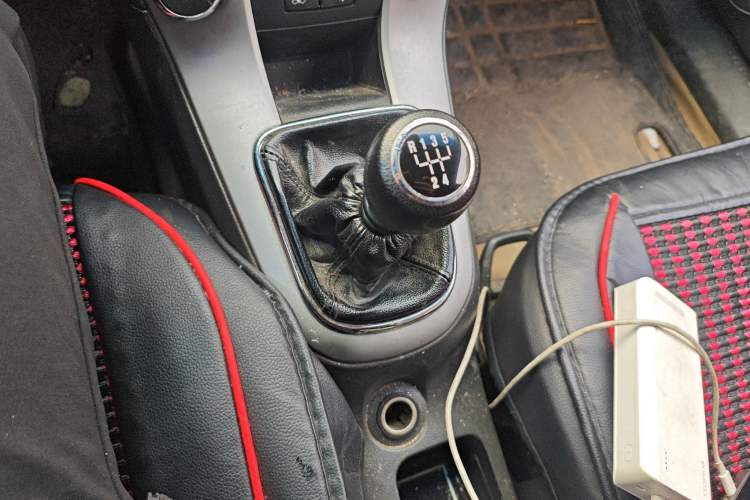 Used Chevrolet Cruze 2010 1.6L SL Grand Touring Edition MT Gear Lever
