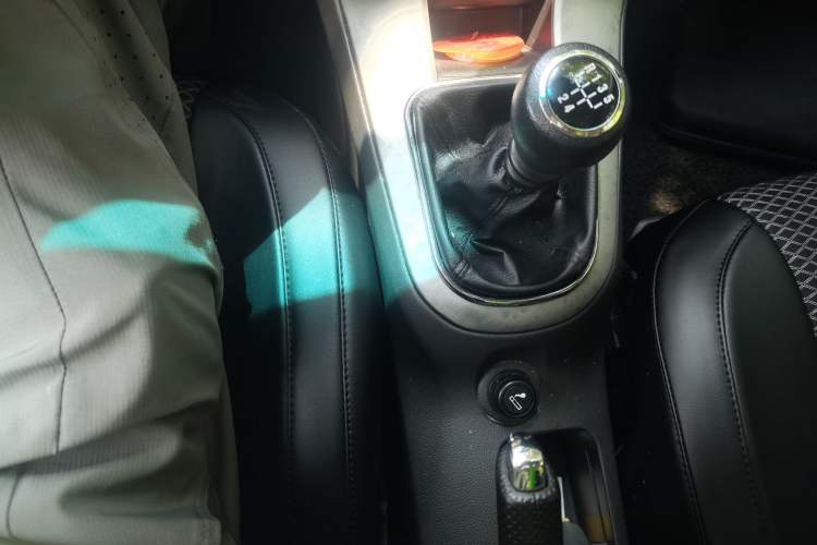 Used Chevrolet Cruze 2010 1.6L SL Grand Touring Edition MT Gear Lever