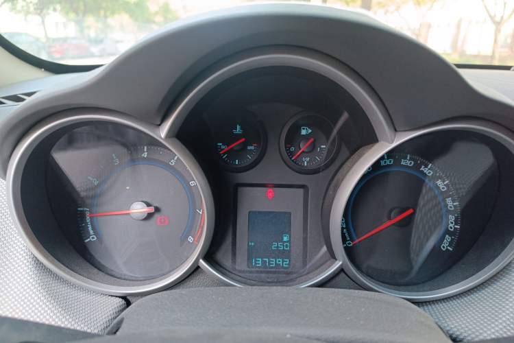 Used Chevrolet Cruze 2010 1.6L SL Grand Touring Edition MT Instrument Cluster