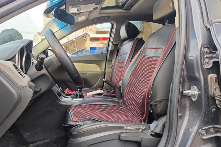 Used Chevrolet Cruze 2010 1.6L SL Grand Touring Edition MT Left Front Seat