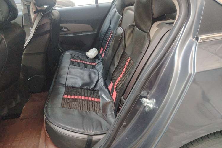 Used Chevrolet Cruze 2010 1.6L SL Grand Touring Edition MT Left Rear Seat