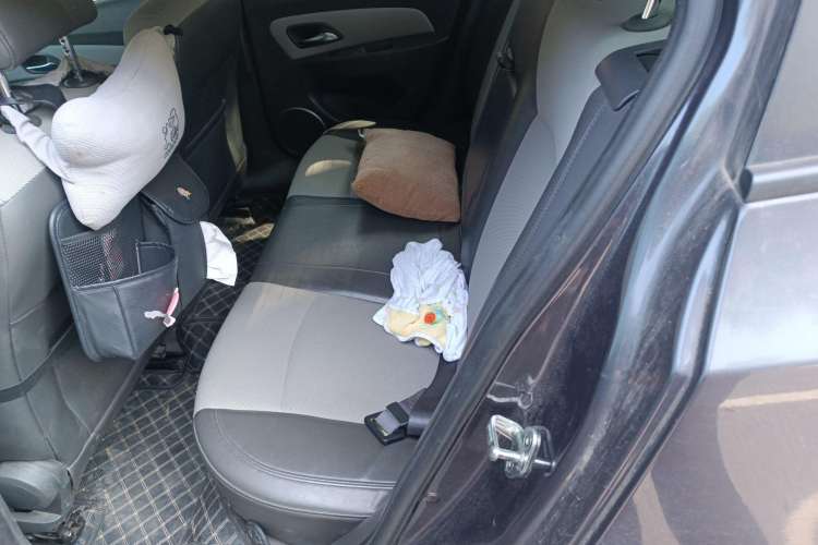Used Chevrolet Cruze 2010 1.6L SL Grand Touring Edition MT Left Rear Seat