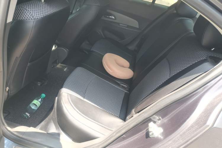 Used Chevrolet Cruze 2010 1.6L SL Grand Touring Edition MT Left Rear Seat