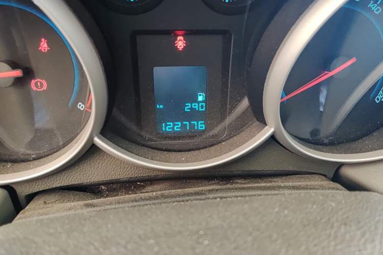 Used Chevrolet Cruze 2010 1.6L SL Grand Touring Edition MT Odometer Close Up
