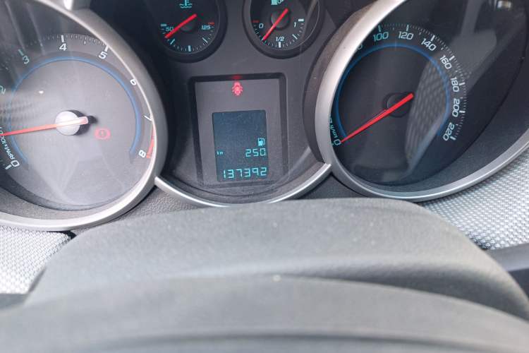 Used Chevrolet Cruze 2010 1.6L SL Grand Touring Edition MT Odometer Close Up