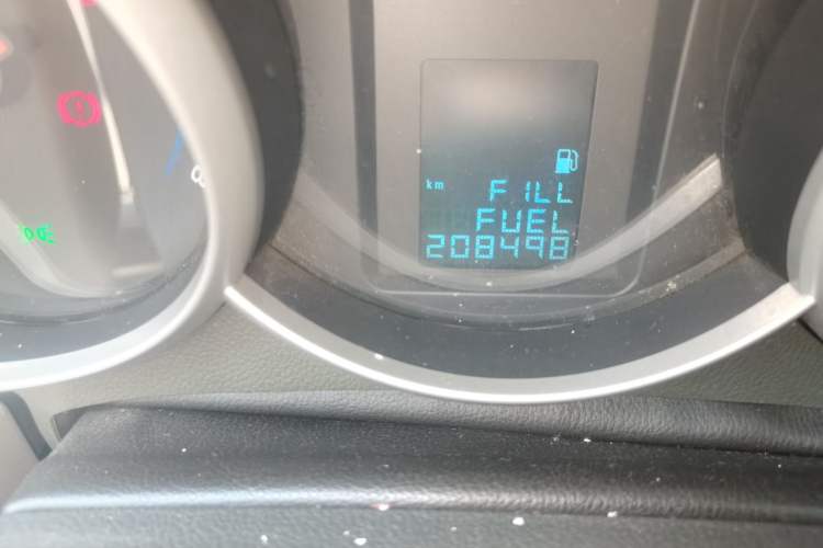 Used Chevrolet Cruze 2010 1.6L SL Grand Touring Edition MT Odometer Close Up