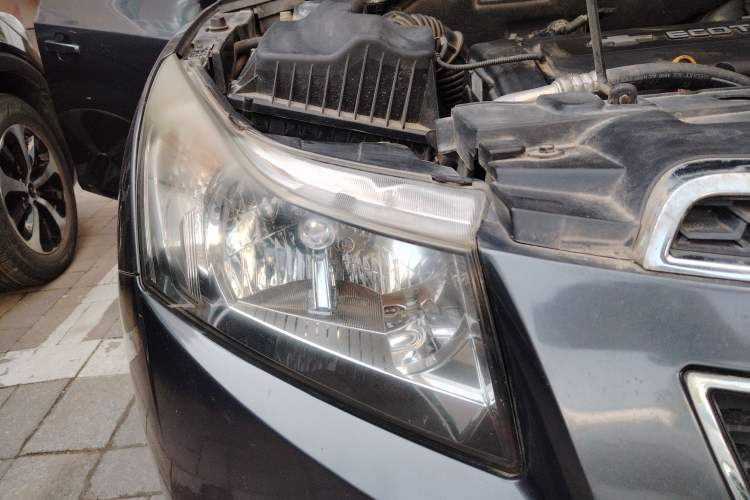 Used Chevrolet Cruze 2010 1.6L SL Grand Touring Edition MT Right Front Headlight