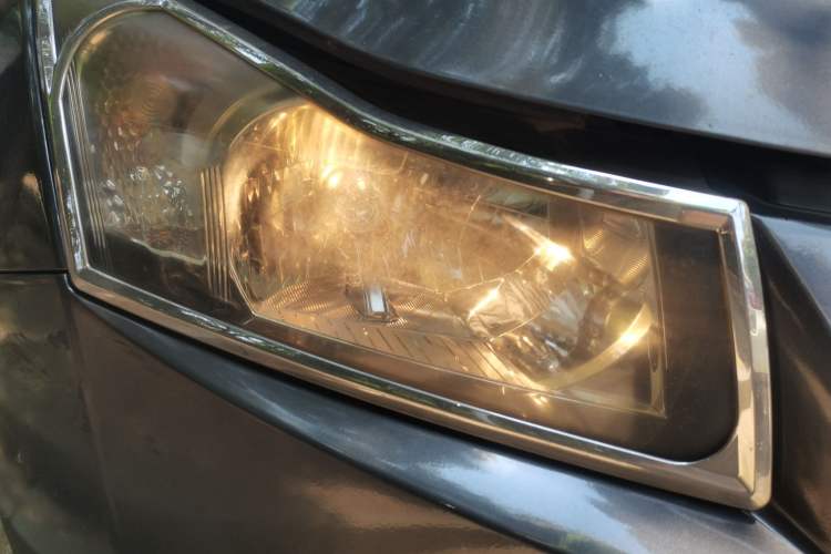 Used Chevrolet Cruze 2010 1.6L SL Grand Touring Edition MT Right Front Headlight