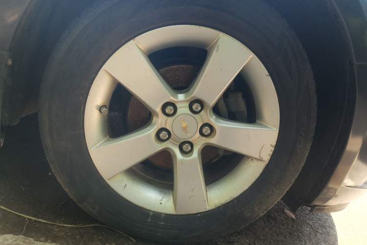 Used Chevrolet Cruze 2010 1.6L SL Grand Touring Edition MT Right Front Wheel Hub