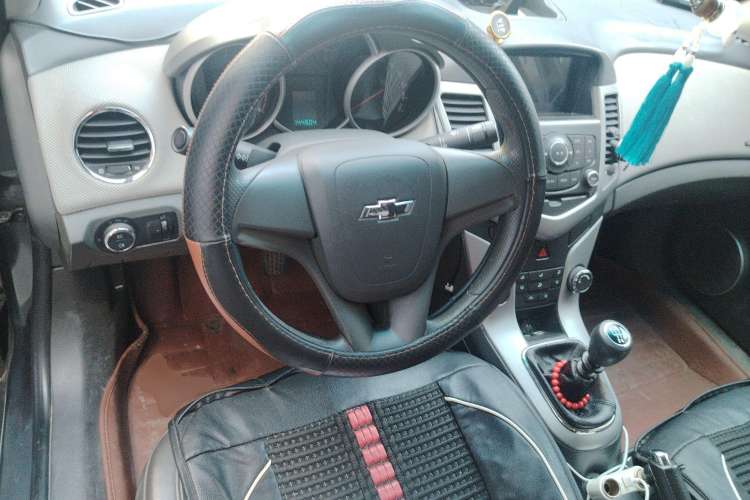 Used Chevrolet Cruze 2010 1.6L SL Grand Touring Edition MT Steering Wheel