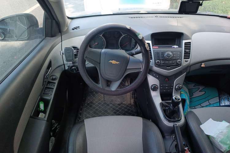 Used Chevrolet Cruze 2010 1.6L SL Grand Touring Edition MT Steering Wheel