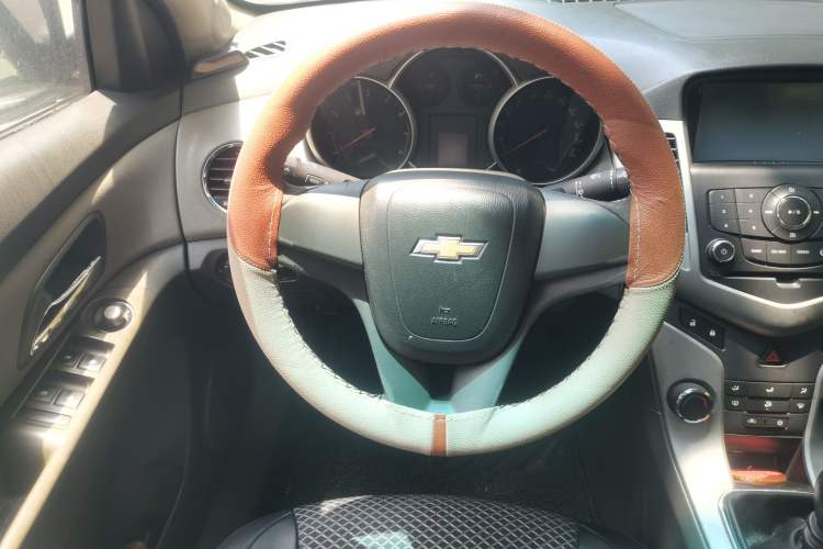 Used Chevrolet Cruze 2010 1.6L SL Grand Touring Edition MT Steering Wheel