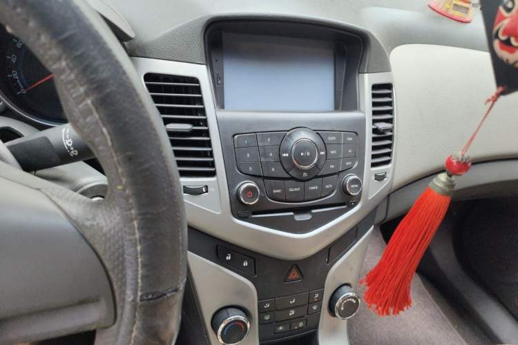 Used Chevrolet Cruze 2010 1.6L SL Grand Touring Edition MT Audio And AC Panel