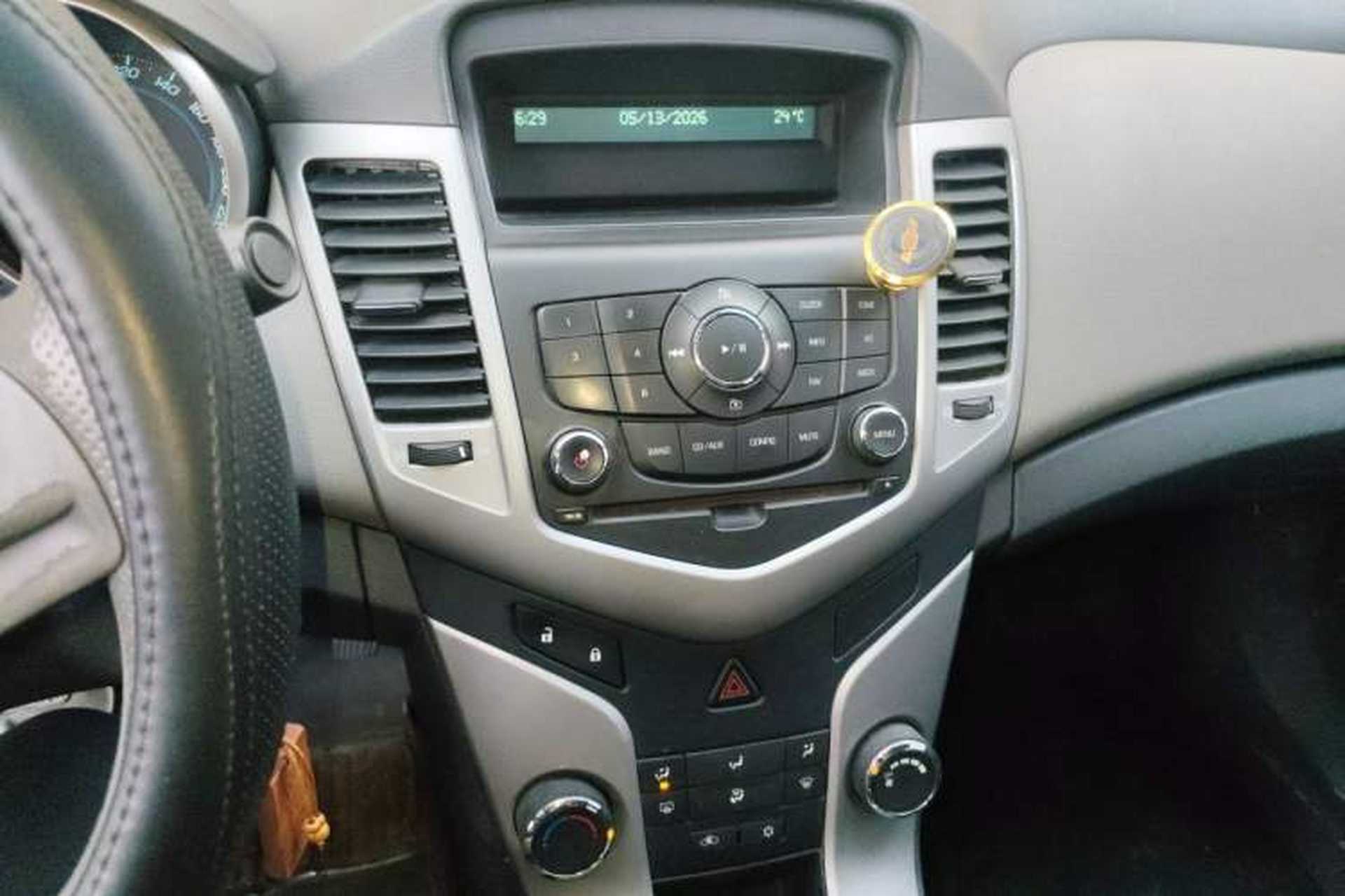 Used Chevrolet Cruze 2010 1.6L SL Grand Touring Edition MT Audio And AC Panel