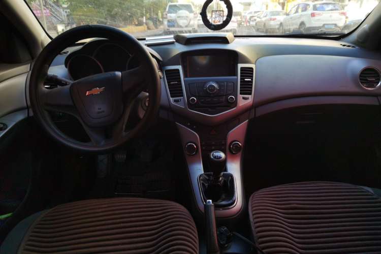 Used Chevrolet Cruze 2010 1.6L SL Grand Touring Edition MT Center Console