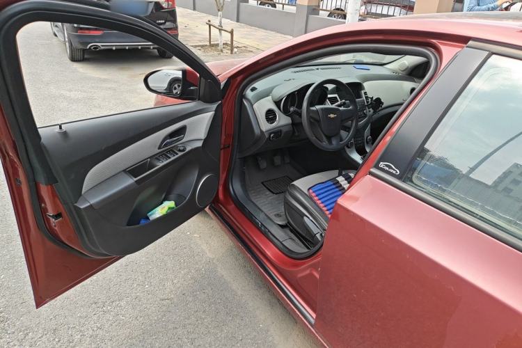 Used Chevrolet Cruze 2010 1.6L SL Grand Touring Edition MT Driver Seat