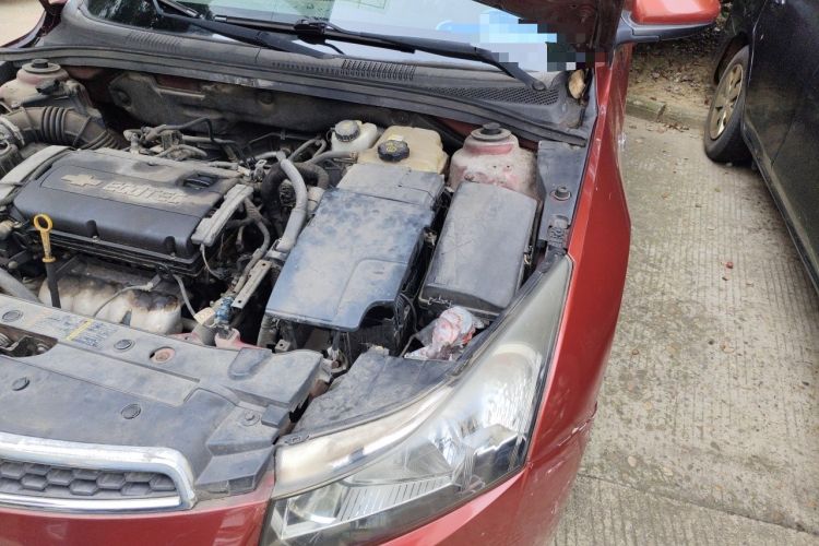 Used Chevrolet Cruze 2010 1.6L SL Grand Touring Edition MT Engine Bay Left