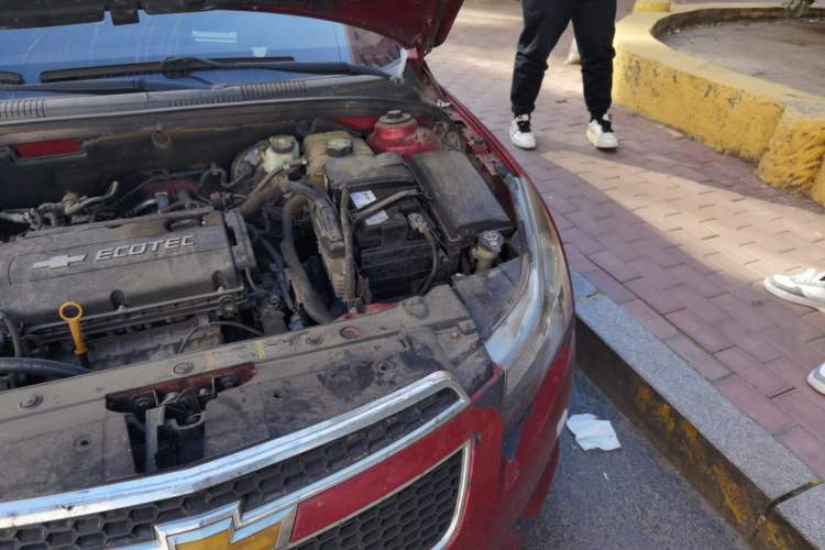 Used Chevrolet Cruze 2010 1.6L SL Grand Touring Edition MT Engine Bay Left