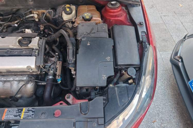 Used Chevrolet Cruze 2010 1.6L SL Grand Touring Edition MT Engine Bay Left