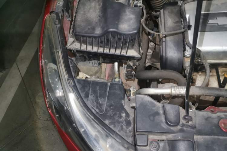 Used Chevrolet Cruze 2010 1.6L SL Grand Touring Edition MT Engine Bay Right