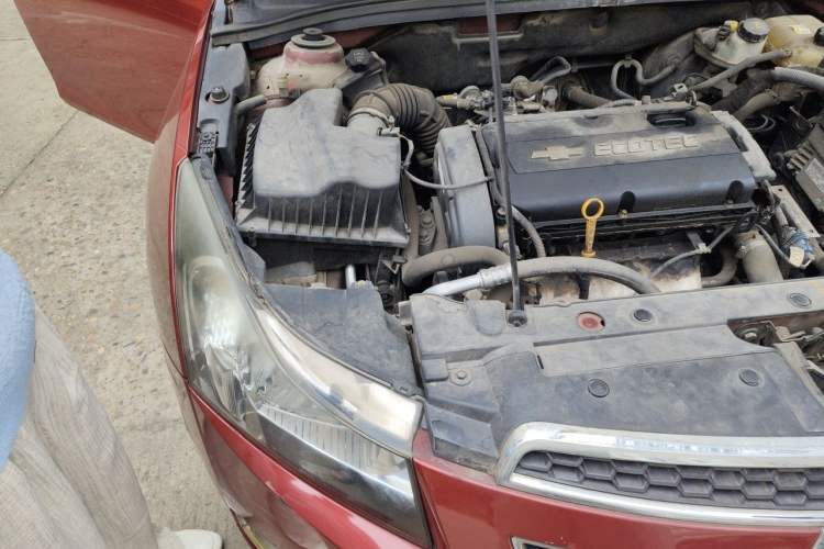 Used Chevrolet Cruze 2010 1.6L SL Grand Touring Edition MT Engine Bay Right