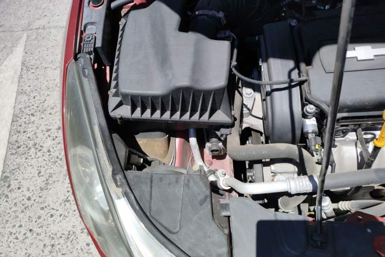 Used Chevrolet Cruze 2010 1.6L SL Grand Touring Edition MT Engine Bay Right