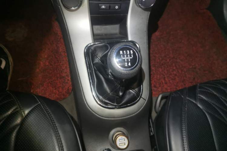 Used Chevrolet Cruze 2010 1.6L SL Grand Touring Edition MT Gear Lever
