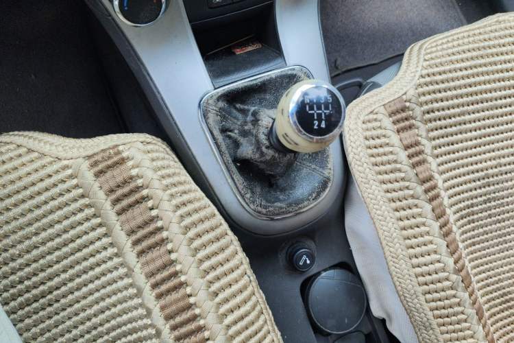 Used Chevrolet Cruze 2010 1.6L SL Grand Touring Edition MT Gear Lever