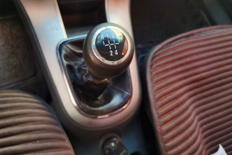 Used Chevrolet Cruze 2010 1.6L SL Grand Touring Edition MT Gear Lever