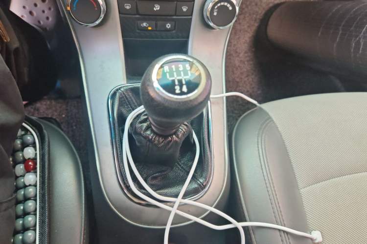 Used Chevrolet Cruze 2010 1.6L SL Grand Touring Edition MT Gear Lever