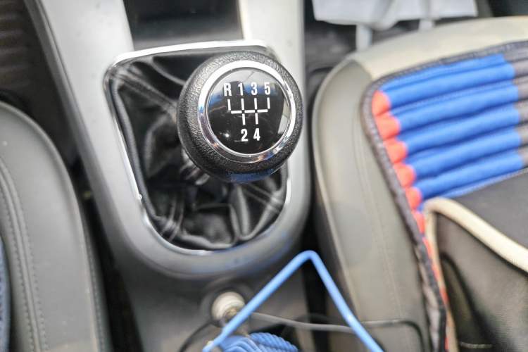 Used Chevrolet Cruze 2010 1.6L SL Grand Touring Edition MT Gear Lever