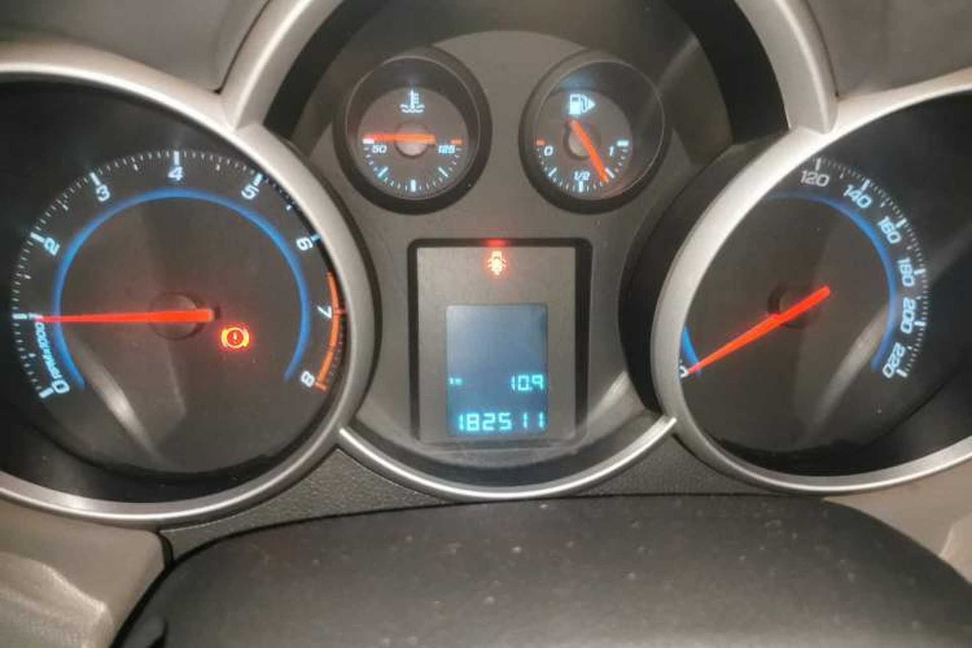 Used Chevrolet Cruze 2010 1.6L SL Grand Touring Edition MT Instrument Cluster