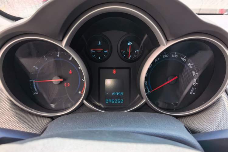 Used Chevrolet Cruze 2010 1.6L SL Grand Touring Edition MT Instrument Cluster