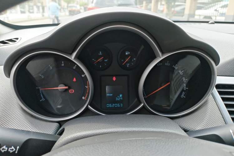 Used Chevrolet Cruze 2010 1.6L SL Grand Touring Edition MT Instrument Cluster