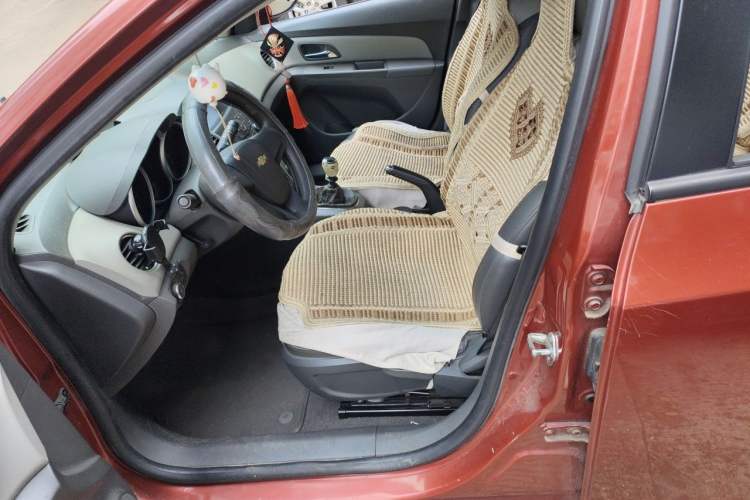 Used Chevrolet Cruze 2010 1.6L SL Grand Touring Edition MT Left Front Seat