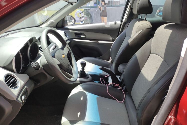 Used Chevrolet Cruze 2010 1.6L SL Grand Touring Edition MT Left Front Seat