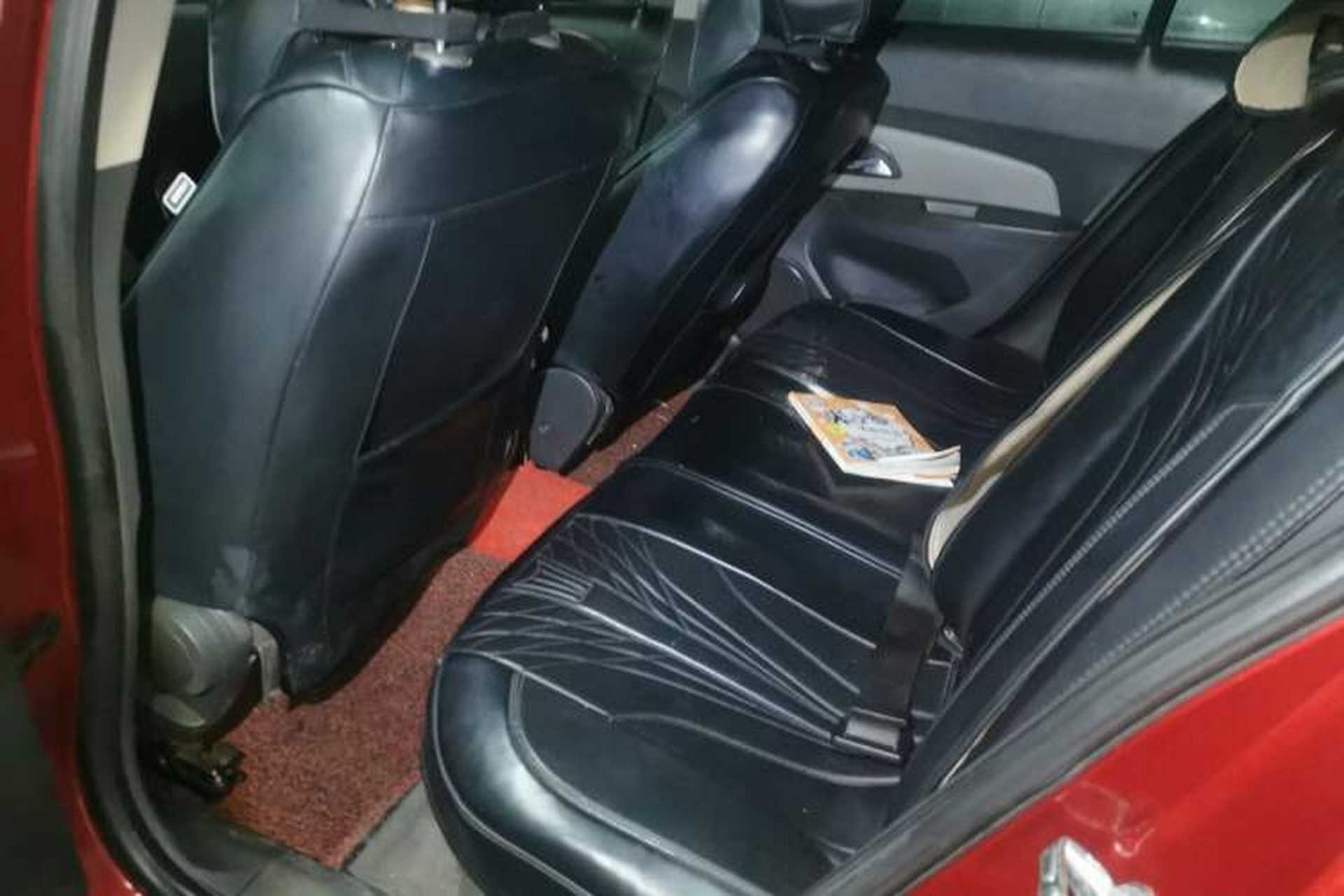 Used Chevrolet Cruze 2010 1.6L SL Grand Touring Edition MT Left Rear Seat