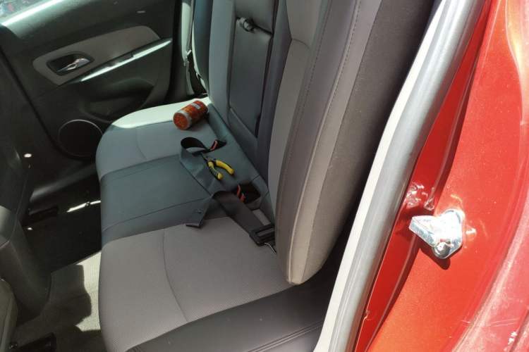 Used Chevrolet Cruze 2010 1.6L SL Grand Touring Edition MT Left Rear Seat