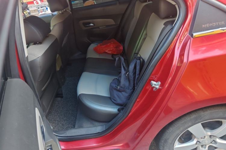 Used Chevrolet Cruze 2010 1.6L SL Grand Touring Edition MT Left Rear Seat