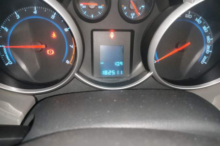 Used Chevrolet Cruze 2010 1.6L SL Grand Touring Edition MT Odometer Close Up