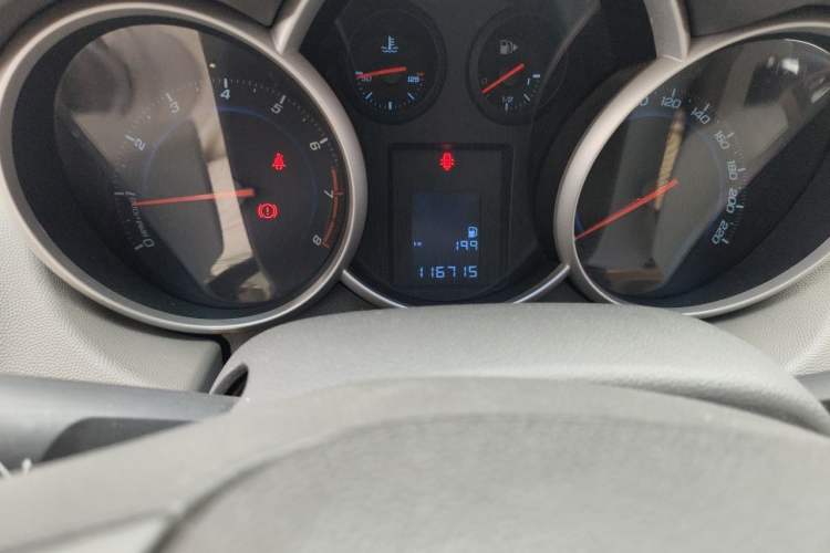 Used Chevrolet Cruze 2010 1.6L SL Grand Touring Edition MT Odometer Close Up