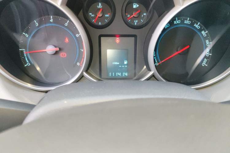 Used Chevrolet Cruze 2010 1.6L SL Grand Touring Edition MT Odometer Close Up