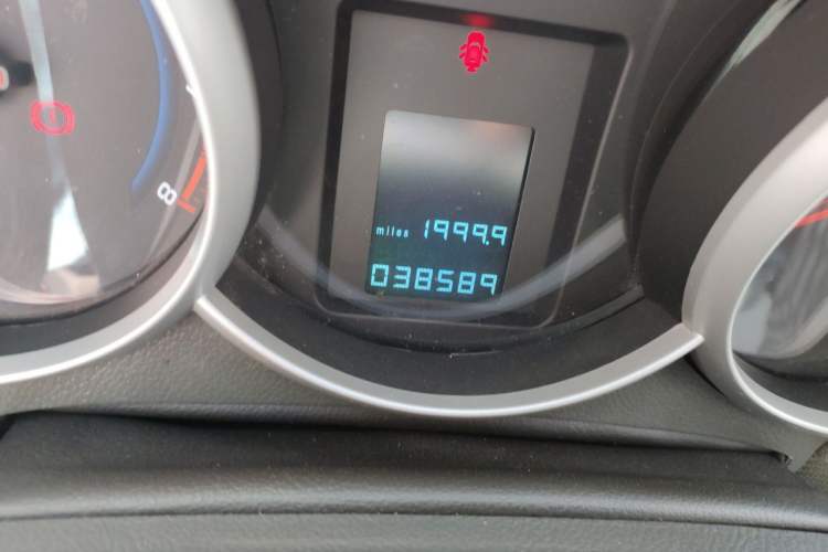 Used Chevrolet Cruze 2010 1.6L SL Grand Touring Edition MT Odometer Close Up