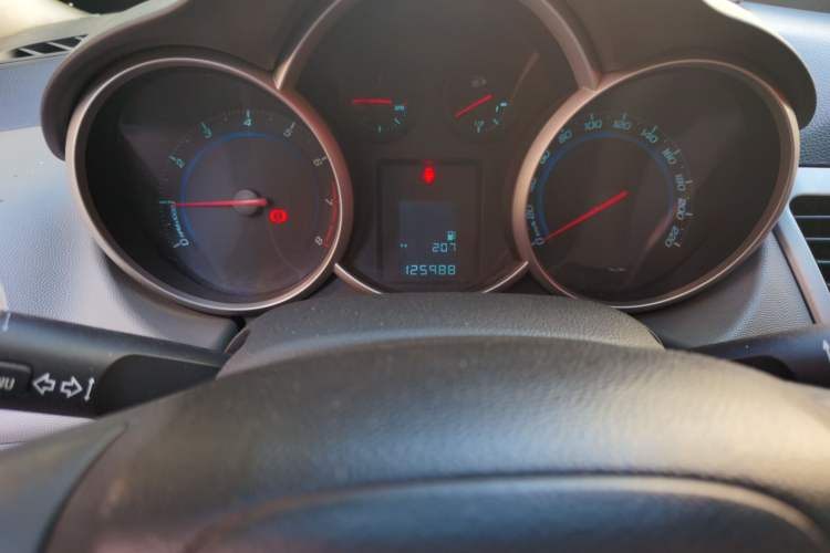 Used Chevrolet Cruze 2010 1.6L SL Grand Touring Edition MT Odometer Close Up