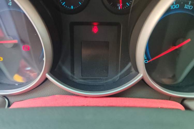 Used Chevrolet Cruze 2010 1.6L SL Grand Touring Edition MT Odometer Close Up