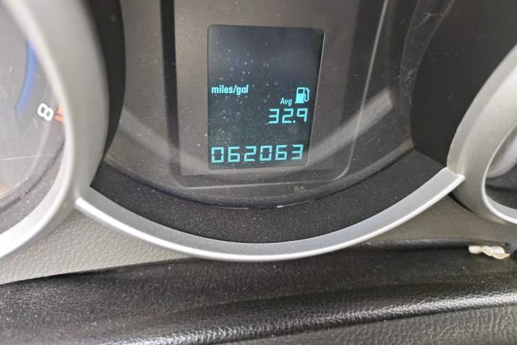 Used Chevrolet Cruze 2010 1.6L SL Grand Touring Edition MT Odometer Close Up