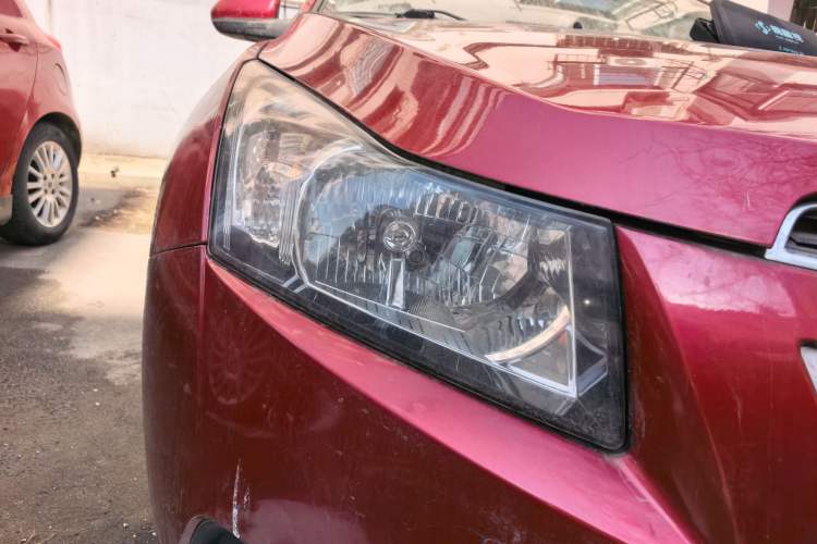 Used Chevrolet Cruze 2010 1.6L SL Grand Touring Edition MT Right Front Headlight
