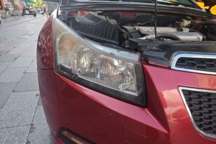 Used Chevrolet Cruze 2010 1.6L SL Grand Touring Edition MT Right Front Headlight