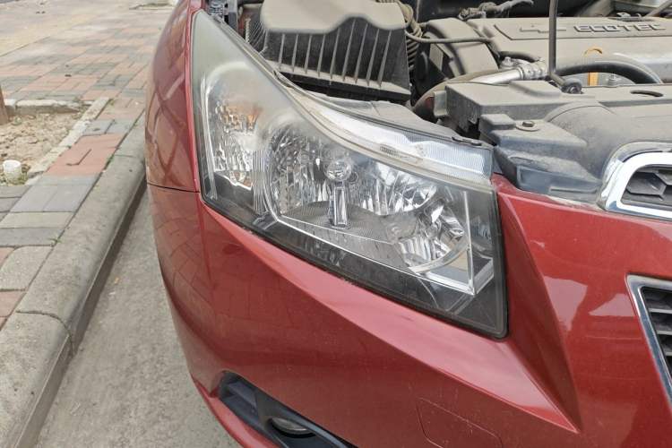 Used Chevrolet Cruze 2010 1.6L SL Grand Touring Edition MT Right Front Headlight