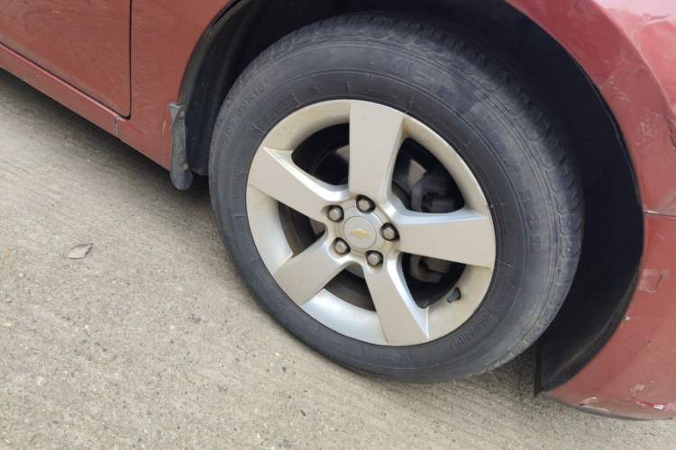 Used Chevrolet Cruze 2010 1.6L SL Grand Touring Edition MT Right Front Wheel Hub